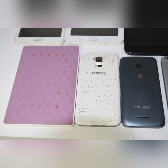 Assorted Tablets and Smartphones Untested. - Picture 4 of 9